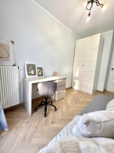 Golden Stay Luxury 3-Bedroom Apartment in Warsaw