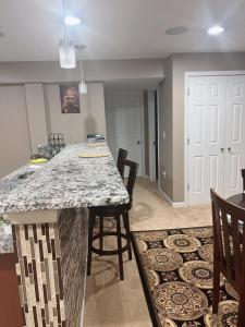 Beautiful and Cozy Apartment Near Potomac Mills and Washington