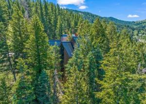 Gorgeous Mountain House with Sauna, Gym, Hot Tub