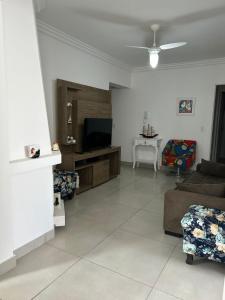 Lindo Apto 02 Dorm perto do centro e praia com elevador e Garagem