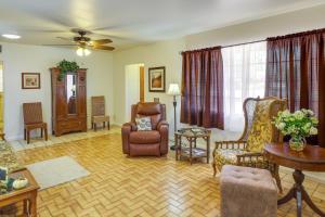 half Mi to Light Rail Midtown PHX Home with Patio