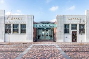 CozySuites at 747 Apts