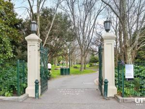 Sleek & Modern Oasis in the Heart of Prahran