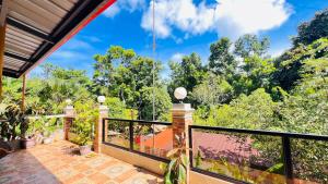 Transient villa with cozy garden, billiard & bar