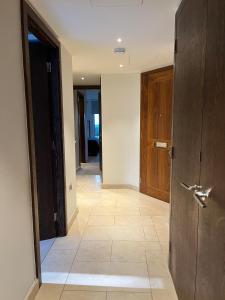 Spacious Chelsea Harbour Home with Garden, Pool, Gym