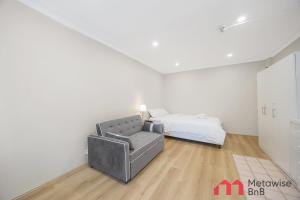 MetaWise BnB Contemporary Studio Steps from Rushcutters Bay 7