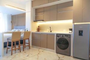 Ocean view apartment near the airport