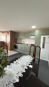 Apto das Rosas - 3 Quartos, Apto todo climatizado, à poucos metros do Parque Termal!