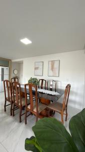 Apto das Rosas - 3 Quartos, Apto todo climatizado, à poucos metros do Parque Termal!