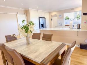 5BR Pool Fast Wi-Fi Walk To The Beach Pool Table