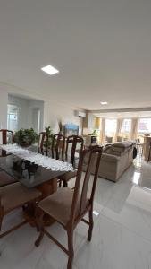 Apto das Rosas - 3 Quartos, Apto todo climatizado, à poucos metros do Parque Termal!