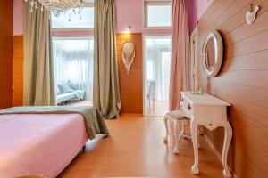 Serafina Palace Historic Charm by the Sea