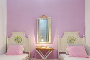 Serafina Palace Historic Charm by the Sea