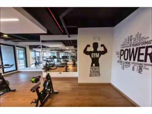 Penthouse in Zona T With Pool, Sauna & Gym