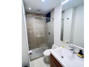 Penthouse in Zona T with Rooftop Pool, Sauna & Gym