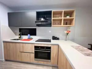 Penthouse in Zona T with Rooftop Pool, Sauna & Gym