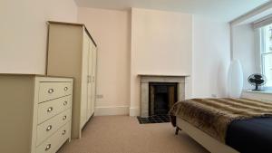 3 Bed 3 Bath Huge Belgravia Home near Buckingham Palace - LuxuryLondonStays