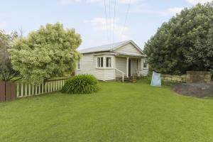 6mins to airport Large Family House