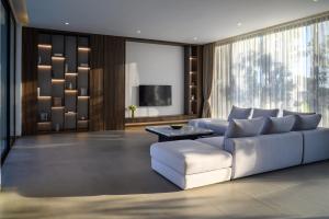 Porchey Private Villa - Free airport pick-up, private transportation and dedicated butler