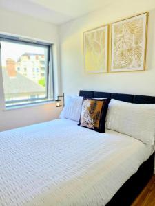 Free Parking Large Balcony Central Location