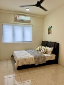 Nazhan Homestay Puncak Alam with Swimming Pool Musllim Only