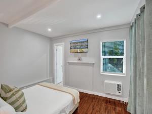 Coastal Charm 1BR Retreat near Pompano Beach