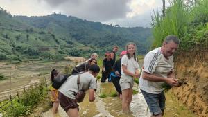 Bản Liền Homestay Vàng A Bình