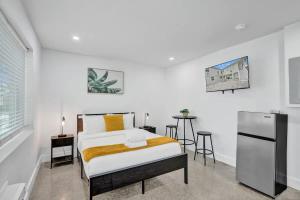 Coastal Charm Studio Retreat in Pompano