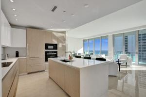 2BR Ocean Views Condo in West Palm