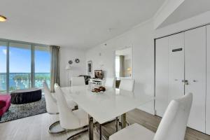Spacious 2BR in Miami Bay Views plus Balcony