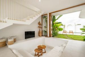 Tropical 3BR Beach Villa Amaya by Orivista