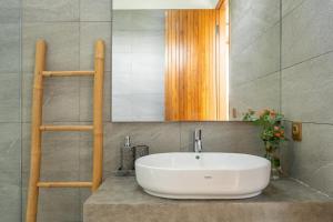 Tropical 3BR Beach Villa Amaya by Orivista