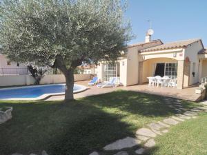 Casa espaciosa con jardín y piscina privada en LEscala - HISP-7-82