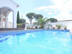 Casa Chic con Piscina Privada y Wi-Fi - HISP-7-80