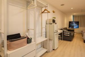 Direct Elevator to Hongik Univ Station, NEW by 13yr Superhost, Professionally Maintained