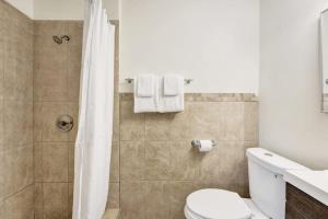 Eden Escape Walk to FLT Beach 1103