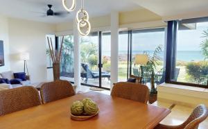 PiH: Deep Blue Sea Ocean Front Walk to Private Beach Club Bikes