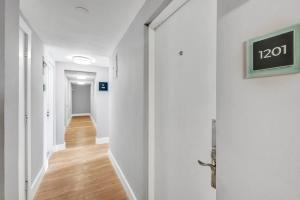 Eden Escape Walk to FLT Beach 1201