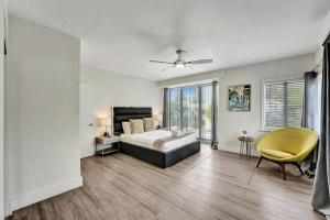 Eden Escape Walk to FLT Beach 1206