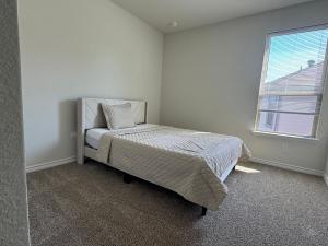 Spacious 6 Bedroom Near UNT & Medical City