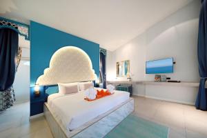 Red Arch Pool Suite Bangtao Phuket