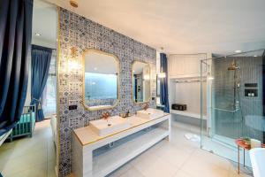 Red Arch Pool Suite Bangtao Phuket