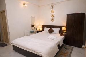 Spacious 2BHK- 3bhk Kashi Vishwanth Perfect for Families