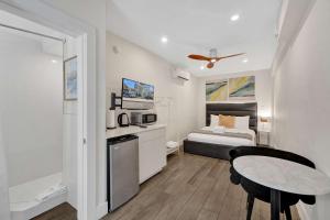 Eden Escape Walk to FLT Beach 2105