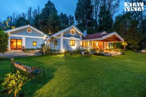 StayVista at Wedgewood Blu with WiFi, Lawn, BBQ