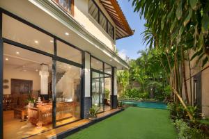 Red Lotus Seminyak Villa