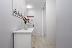 Lumina 3-room apartment near the train station