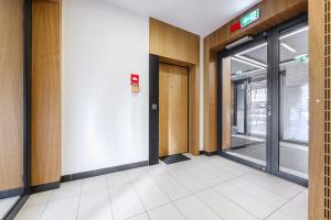 Lumina 3-room apartment near the train station