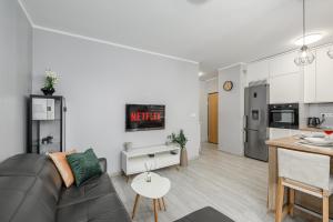 Lumina 3-room apartment near the train station