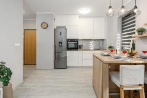 Lumina 3-room apartment near the train station